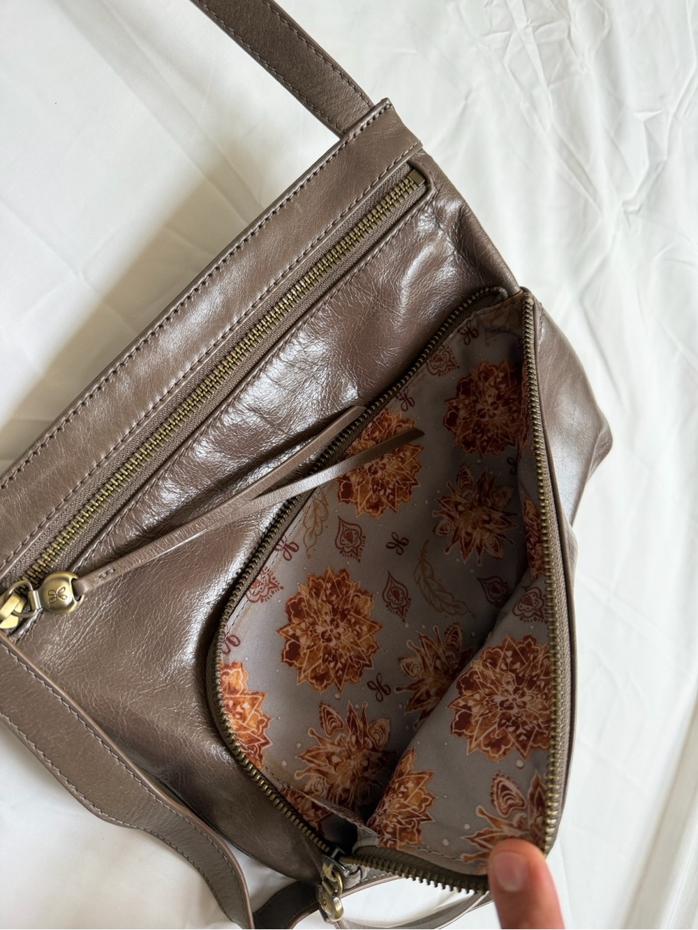 HOBO Chocolate Brown Leather Crossbody Bag - Picture 5 of 8